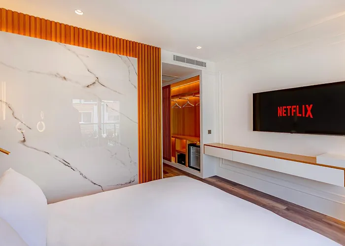 Dulcet Hotel